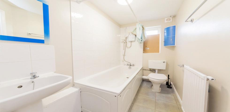 			UNDER OFFER , 2 Bedroom, 1 bath, 1 reception Flat			 Cornmow Drive, DOLLIS HILL